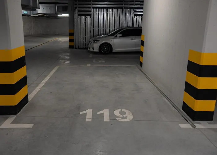 Ekskluzywny + Garaz アパート